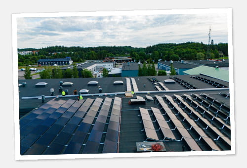 Mittavat aurinkopaneelien asennukset