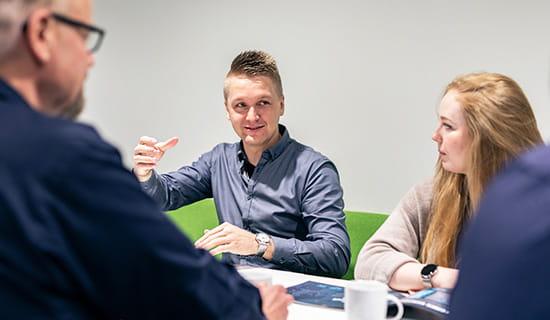 Olemme lähellä asiakkaitamme hyvän palvelun takaamiseksi