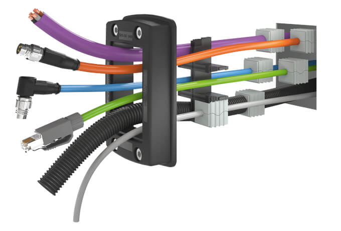 Kaapeliläpiviennit puolustusteollisuuteen