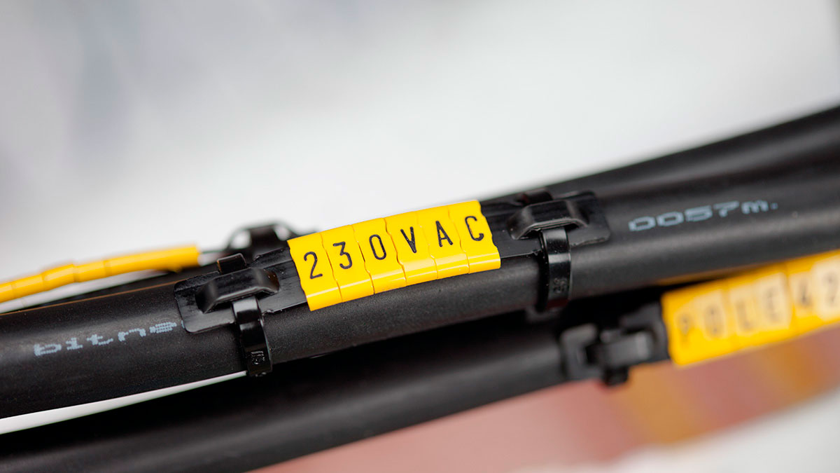 Kaapelimerkintöjen asennus