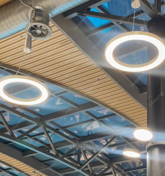 LED-valot hallissa