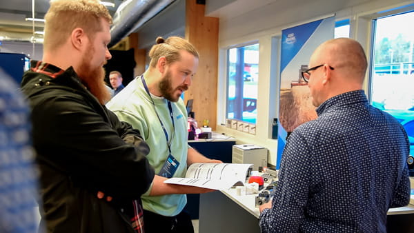 OEM Open Day vieraita