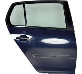 3D-skannaus naarmuisesta ja vahingoittuneesta auton ovesta 3,5 metrin päästä