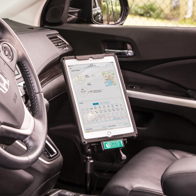 Intelliskin Apple iPad (5 & 6 Gen) ajoneuvossa