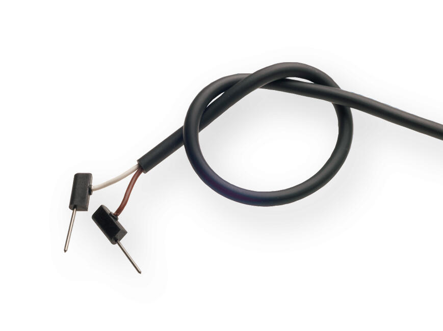 Liittimet liitäntäkaapeli pistokeliittimellä