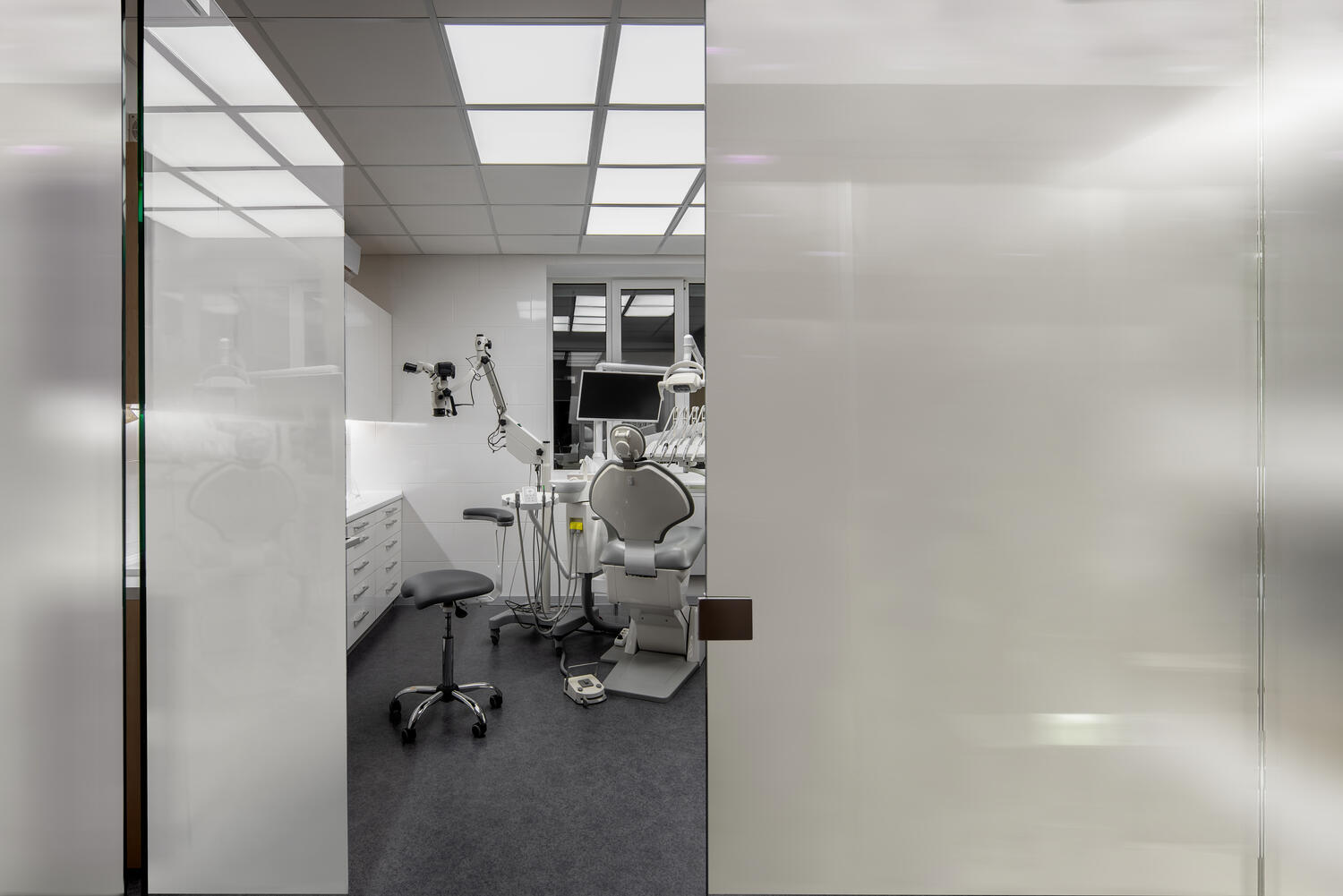 PDLC Dentist OFF.jpg