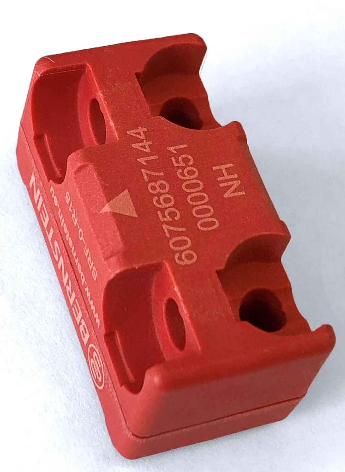 SRF turvarajakytkimen vastakappale, pieni