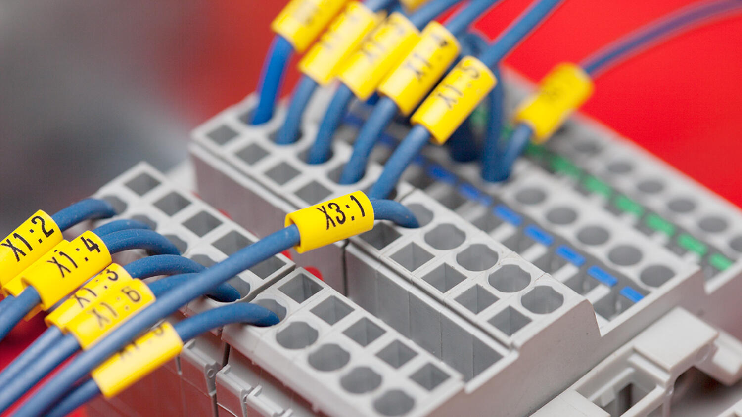 Suljetut johdinmerkit PO/POZ