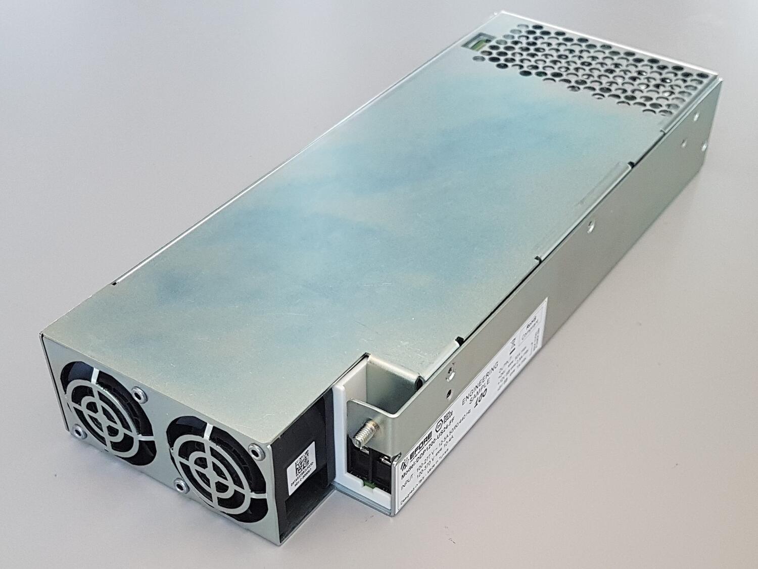 Teholähde 100-240 V AC